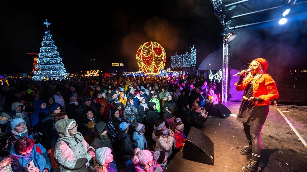 KLUB-Leserfest von TA, OTZ und TLZ in der „Thüringer Glitzerwelt“ am Stausee Hohenfelden.