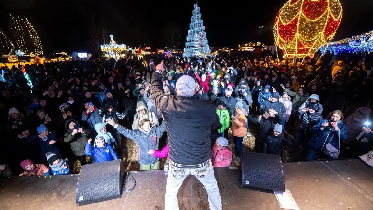 KLUB-Leserfest von TA, OTZ und TLZ in der „Thüringer Glitzerwelt“ am Stausee Hohenfelden.