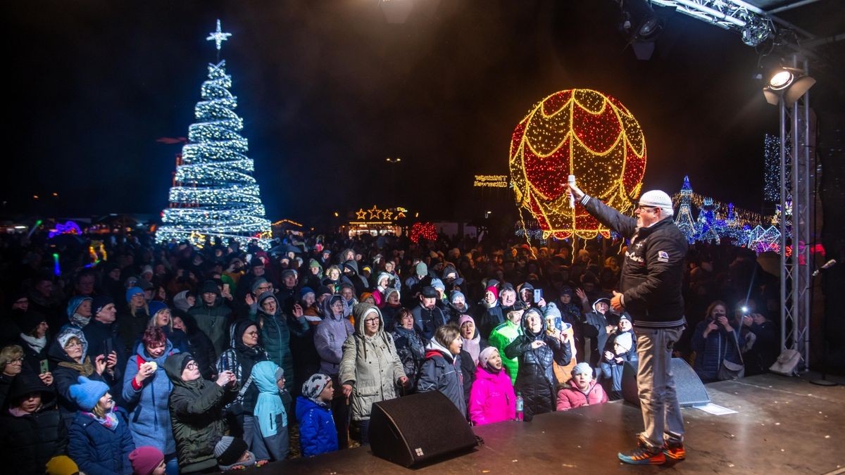 KLUB-Leserfest von TA, OTZ und TLZ in der „Thüringer Glitzerwelt“ am Stausee Hohenfelden.