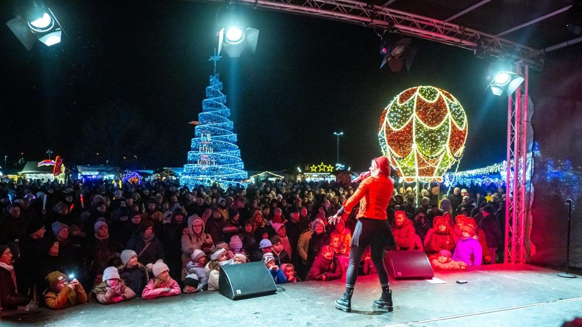 KLUB-Leserfest von TA, OTZ und TLZ in der „Thüringer Glitzerwelt“ am Stausee Hohenfelden.