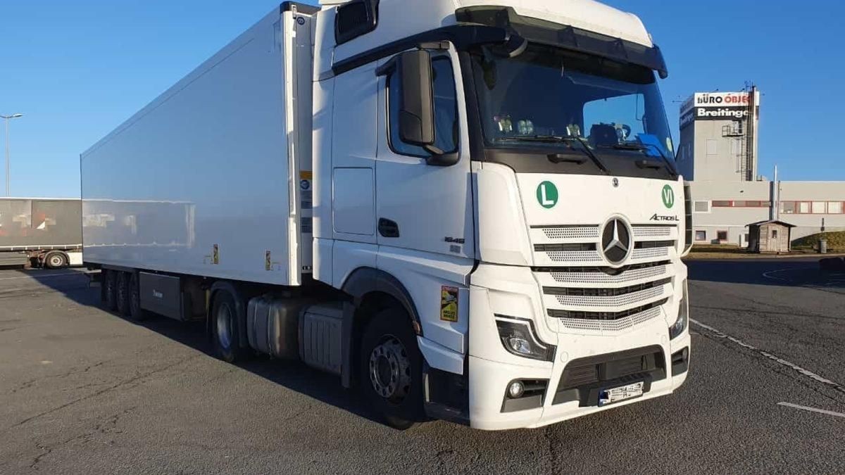 Diesen Lkw stoppte die Autobahnpolizei bei Waltershausen. Er war deutlich zu schnell unterwegs.