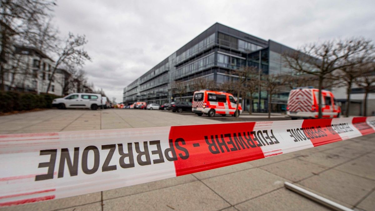 Am Justizzentrum in Erfurt waren Feuerwehr und Polizei im Einsatz.