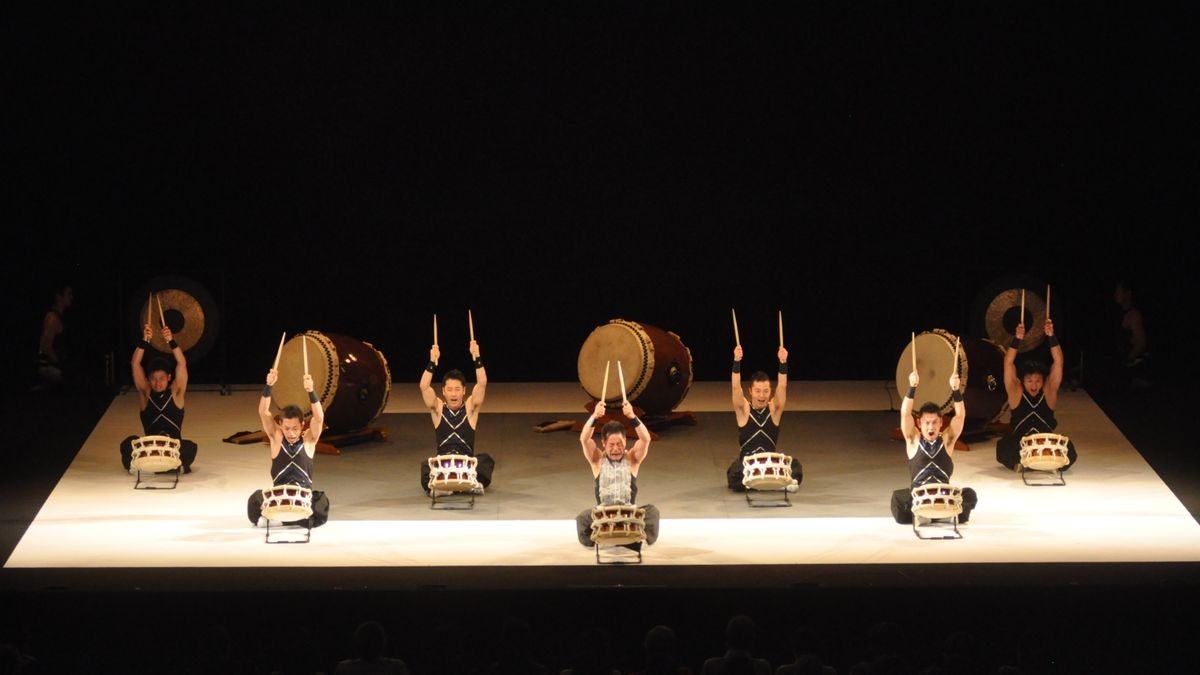 Japans riesige TaikoTrommeln donnern in LuiseAlbertzHalle