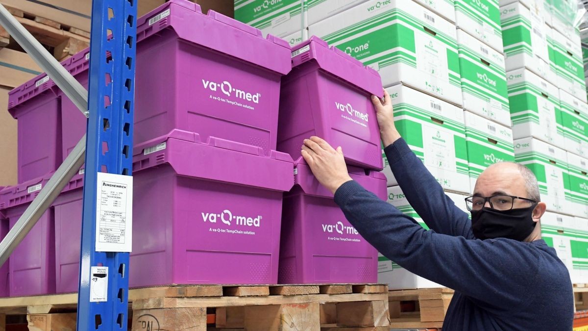 Das Unternehmen „va-Q-tec AG“ stellt in Kölleda hocheffiziente Thermo-Container und Kühlboxen für Impfstoff-Transporte her. (Archiv-Foto)