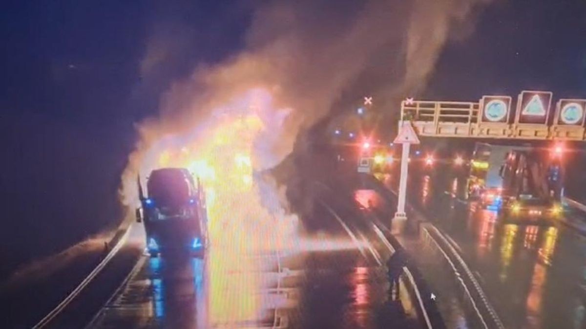 Ein Lkw in Vollbrand fuhr durch den Rennsteigtunnel