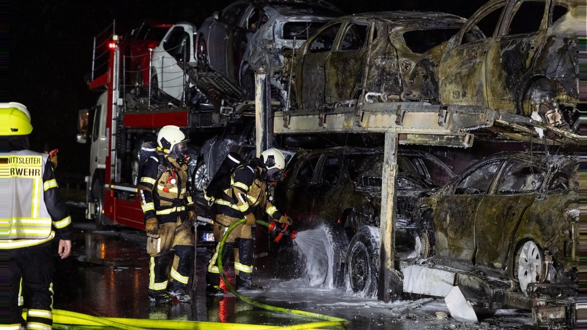 Am Donnerstagabend geriet im Rennsteigtunnel ein Lkw in Brand. Der Fahrer fuhr noch durch den ganzen Tunnel. Am Ausgang konnte die Feuerwehr das Fahrzeug löschen.