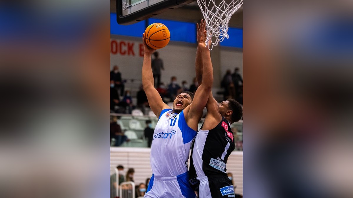 Nach über einem Jahr Verletzungspause bestreitet Noah Kamdem (am Ball) am Sonntag sein erstes Heimspiel für die Löwen.