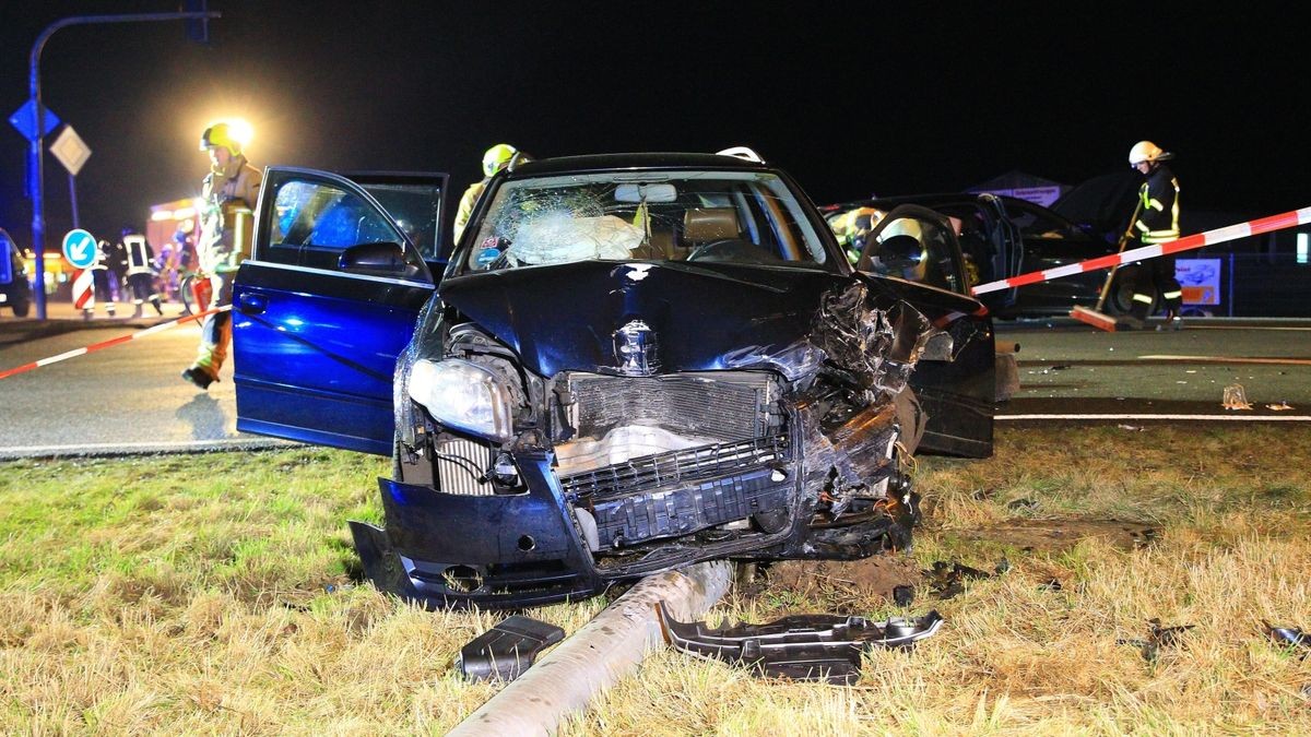 Sein Auto war durch den Zusammenprall zusätzlich gegen eine Ampel geschleudert worden.