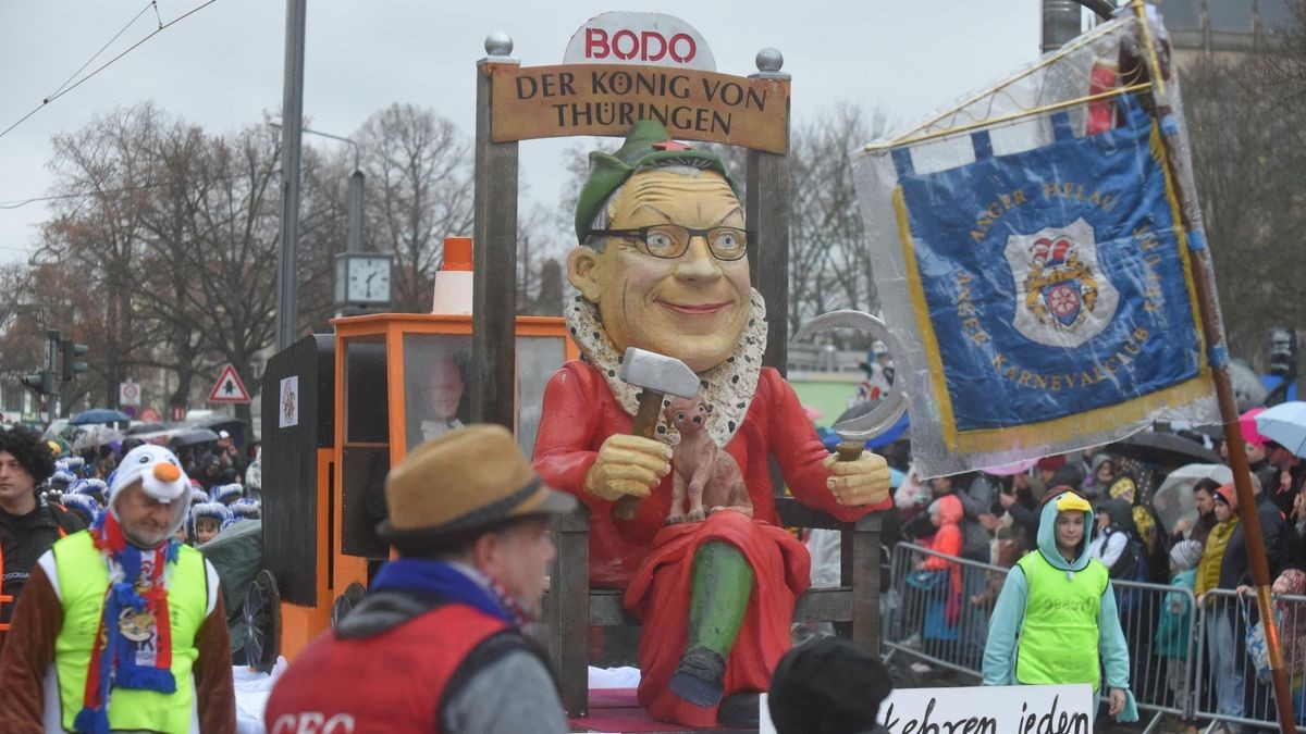 Es gab auch einige politische Motivwagen.