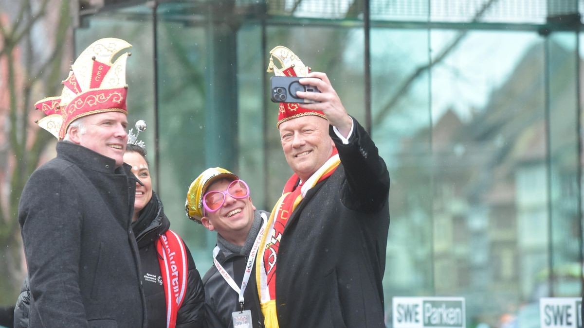 Schnell noch vor Beginn ein Selfie von GEC-Präsident Thomas Kemmerich mit Erfurts Oberbürgermeister Andreas Bausewein.