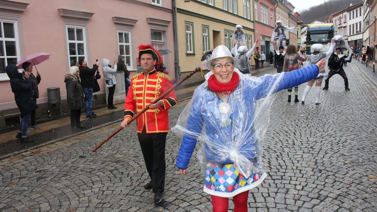 Bunte Parade: Waltershausen feiert ausgelassen Karneval