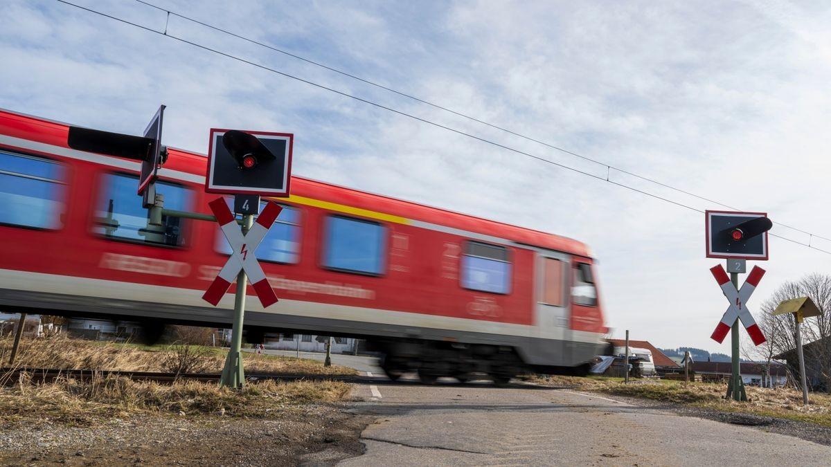 Der Regionalverkehr soll in Thüringen deutlich verbessert werden. (Symbolbild)