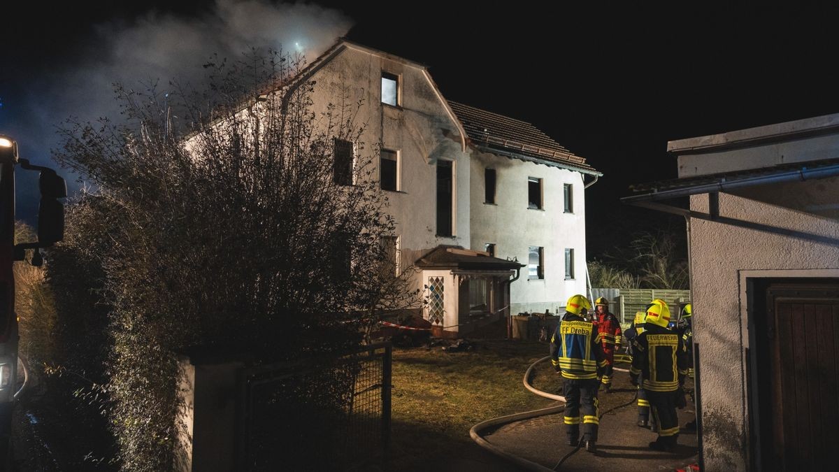 Angaben der Landespolizeiinspektion Saalfeld zufolge, gehe das Feuer auf einen „unsachgemäßen Umgang“ mit einer Shisha zurück. 