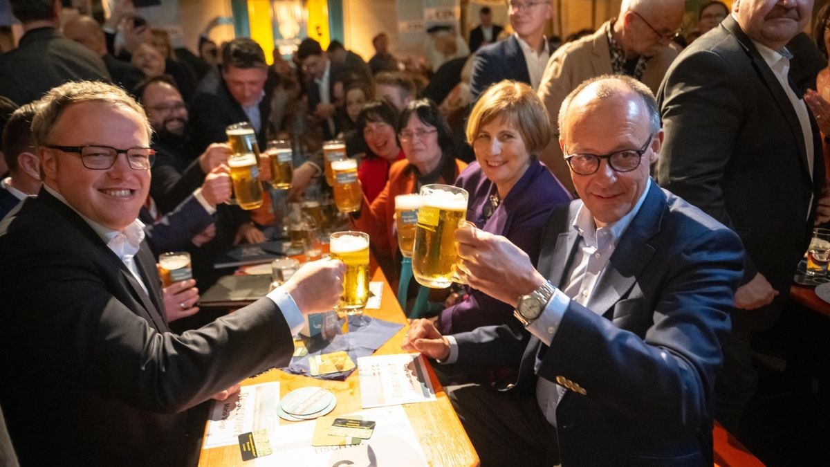 CDU-Vorsitzender Friedrich Merz, rechts, mit Mario Voigt.