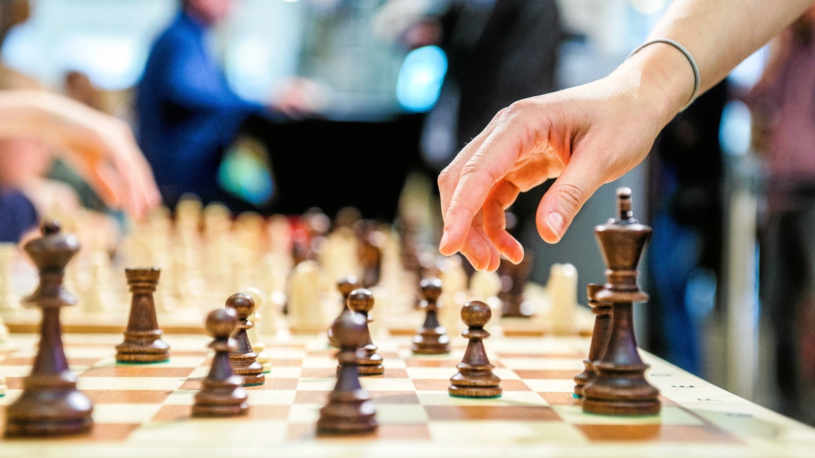 MitropaPokal in Apolda Bürgermeister macht den ersten Schachzug beim