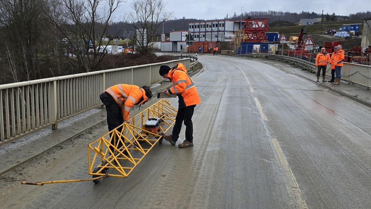 Ebenheitsmessung auf der Stauseebrücke bei Saaldorf