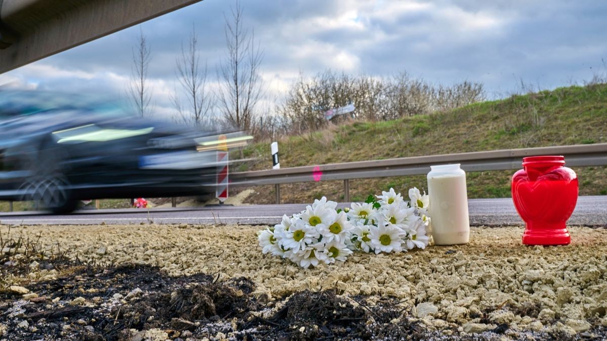 Bei dem verheerenden Verkehrsunfall am 1. April 2023 auf der Ortsumfahrung Bad Langensalza starben sieben Menschen.