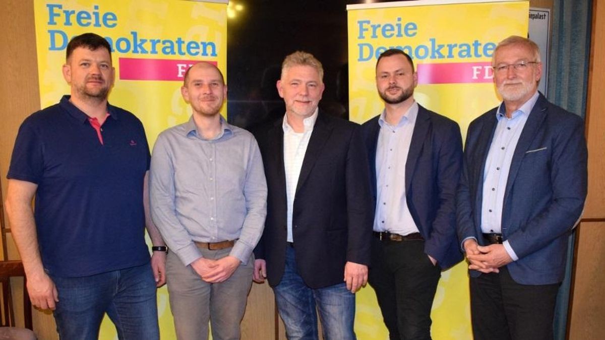 Stephan Wand, FDP-Kreisvorsitzender Martin Miethlau, Landratskandidat Steffen Hildebrandt, der stellvertretende FDP-Kreischef Patrick Schulz und Matthias Bollwahn (von links) kandidieren allesamt für den Eichsfelder Kreistag.