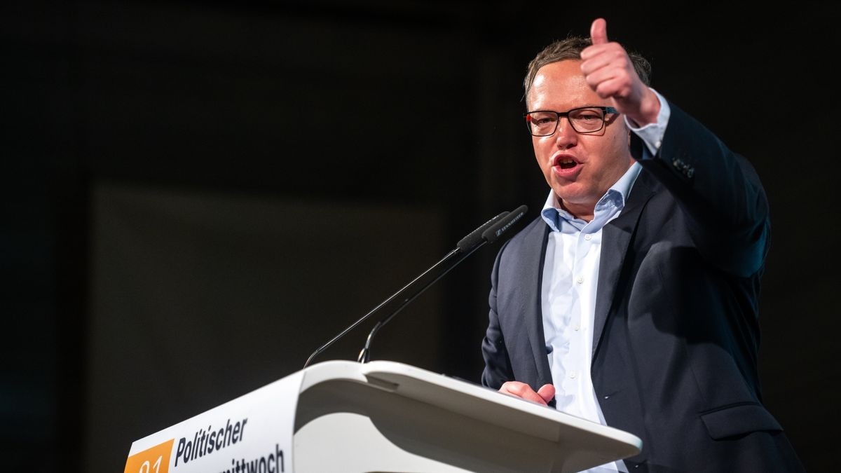 Nach oben: CDU-Landeschef Mario Voigt - hier bei bei seiner Rede auf dem Politischen Aschermittwoch in Apolda - will ins Bundespräsidium der Partei.