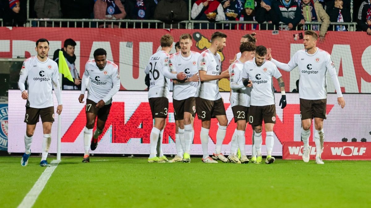 Spitzenreiter St. Pauli konnte die zweitplatzierten Kieler auf sechs Punkte distanzieren.