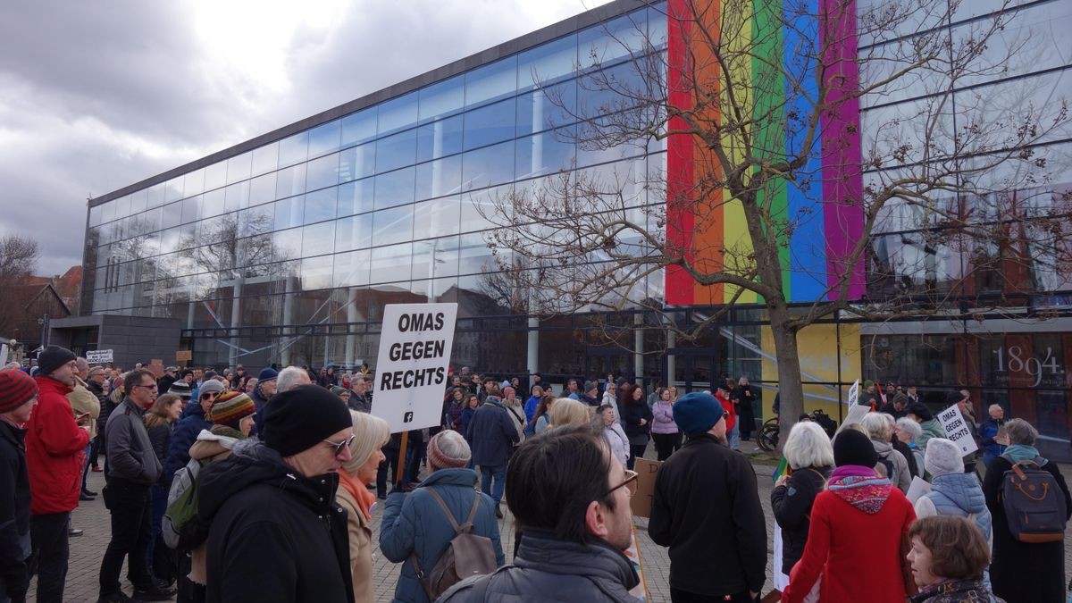 Der Club CKB hat zur Kundgebung gegen Rechtsextremismus und für ein weltoffenes Thüringen aufgerufen.