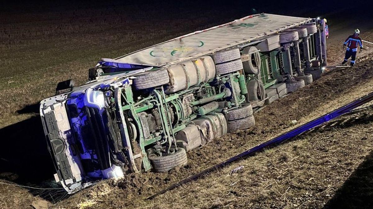 In der Nacht von Sonntag zu Montag kam es zu einem schweren Lkw-Unfall auf der A73 in Fahrtrichtung Suhl.