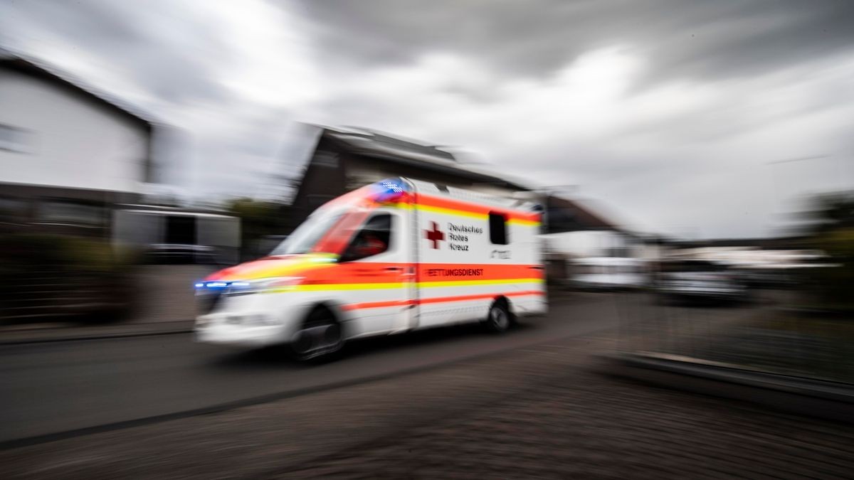 Ein 34-Jähriger und 37-Jähriger wurden schwer verletzt und in Kliniken nach Nordhausen und Erfurt gebracht. (Symbolbild)