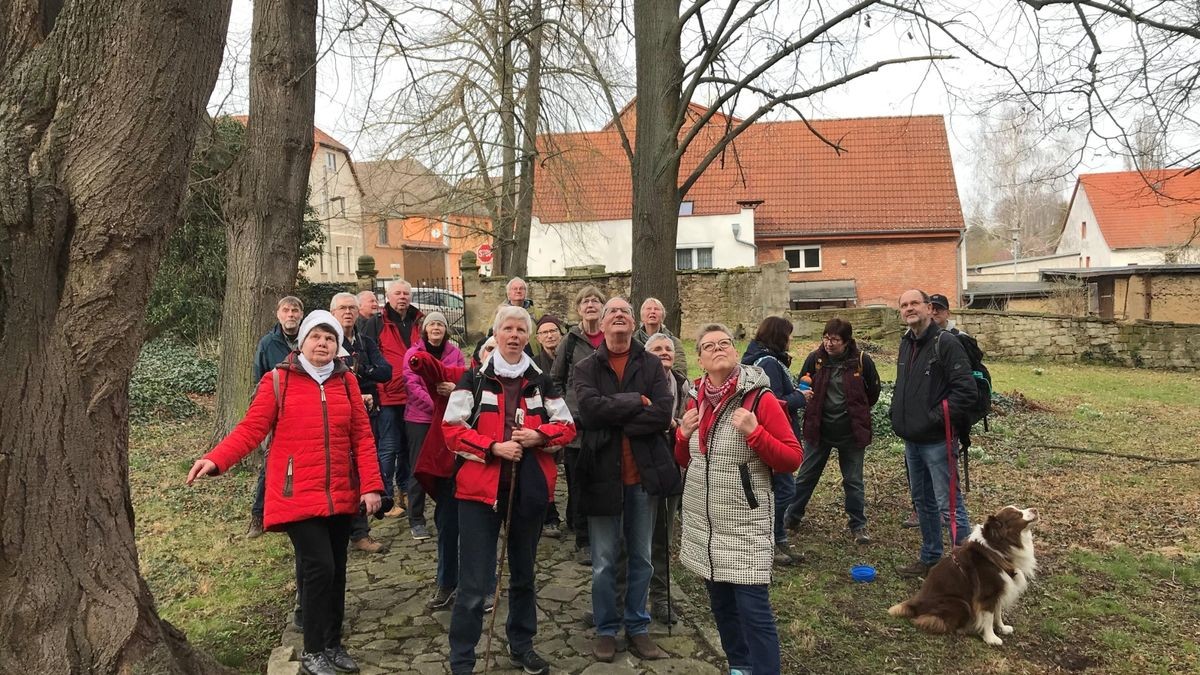 Auf der ersten Etappe beim Freitagspilgern wurde ein Zwischenstopp an der evangelischen Dorfkirche St. Vitus im Ortsteil Zottelstedt eingelegt.