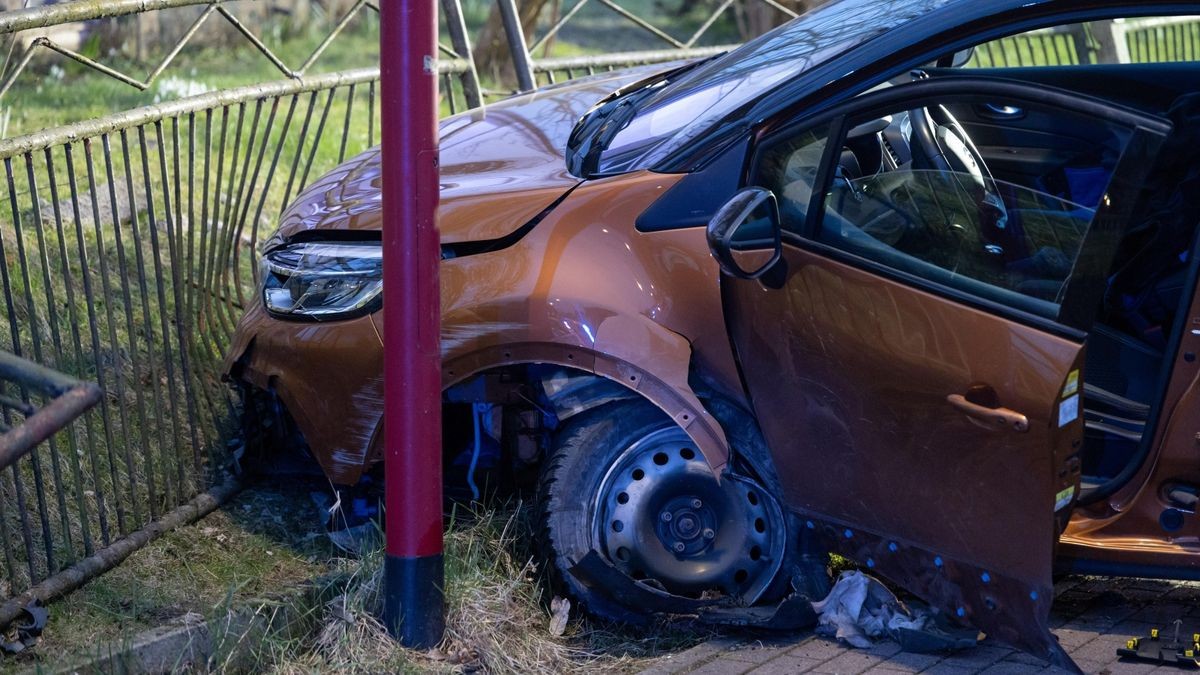 Schwerer Verkehrsunfall am Freitagabend  in Benshausen, einem Ortsteil von Zella-Mehlis.