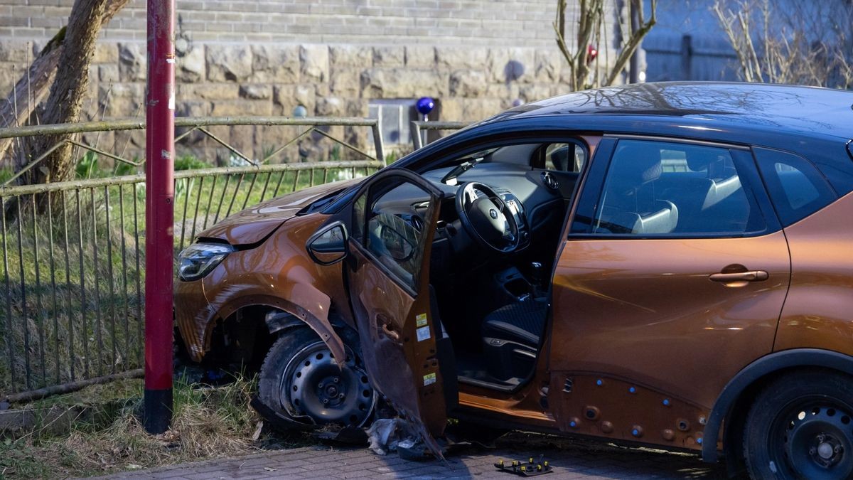 Schwerer Verkehrsunfall am Freitagabend  in Benshausen, einem Ortsteil von Zella-Mehlis.