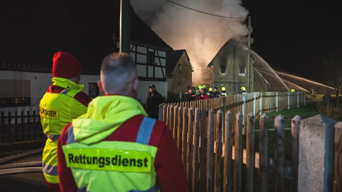 In Nobitz kam es in der Nacht von Sonntag auf Montag zu einem Wohnhausbrand auf dem Gelände eines Dreiseithofs.