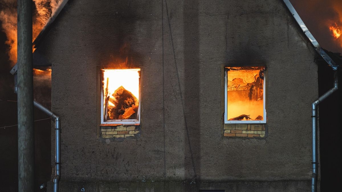 Kurze Zeit später stand das betroffene Haus bereits im Vollbrand.