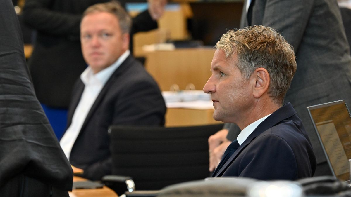 Björn Höcke (rechts, AfD) und Mario Voigt (links, CDU) im Thüringer Landtag (Archivofoto).