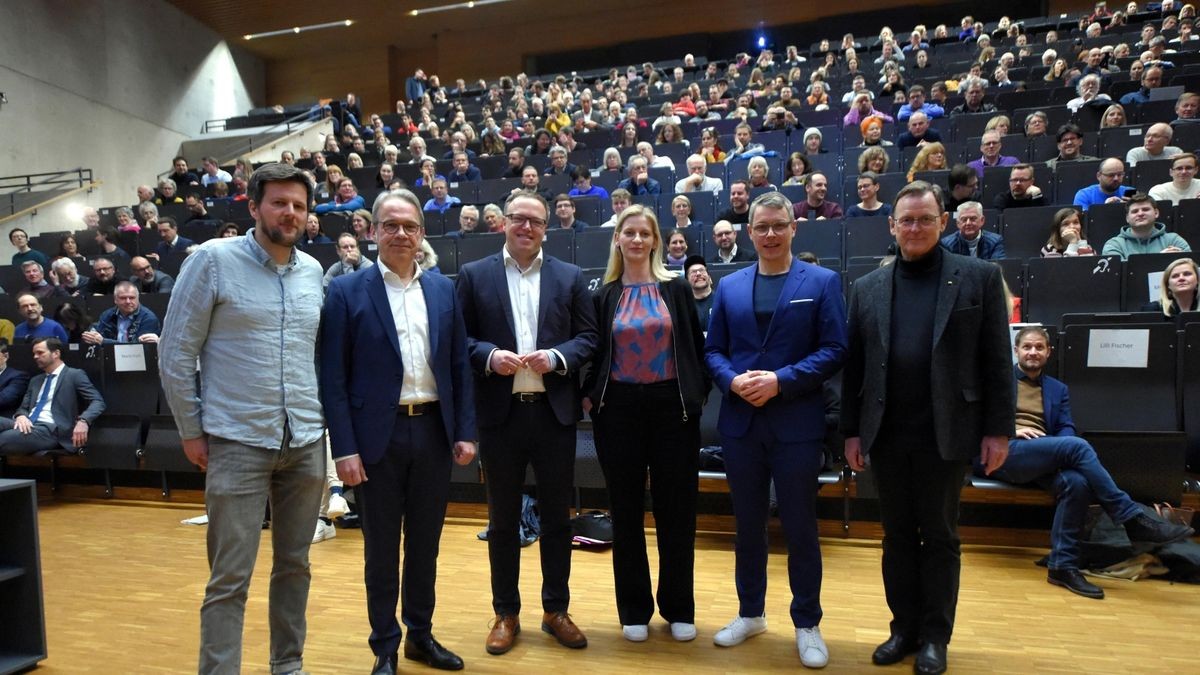 Erste Fuckup-Night für die Demokratie in Thüringen mit Moderator und Politikberater Martin Fuchs, Georg Maier (SPD), Mario Voigt (CDU), Madeleine Henfling (Grüne), Robert-Martin Montag (FDP) und Bodo Ramelow (Linke).