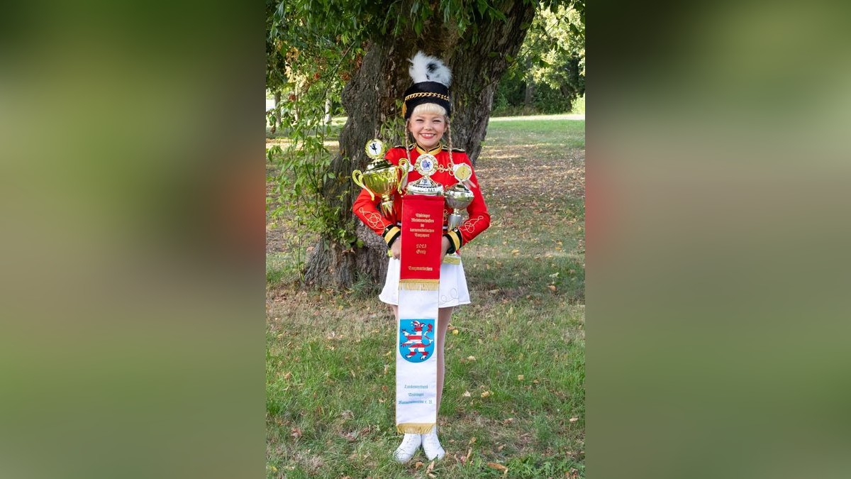 Juniorentanzmariechen Frieda Taeger vom „Karneval Club Alach“ hat im karnevalistischen Tanzsport schon viele Pokale ertanzt.