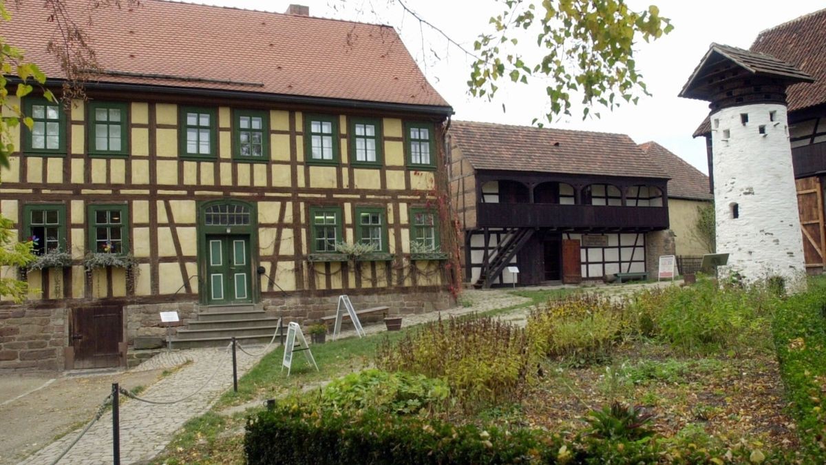 Hohenfeldens altes Pfarrhaus beherbergt nun die erste Sonderschau des neuen Jahres.