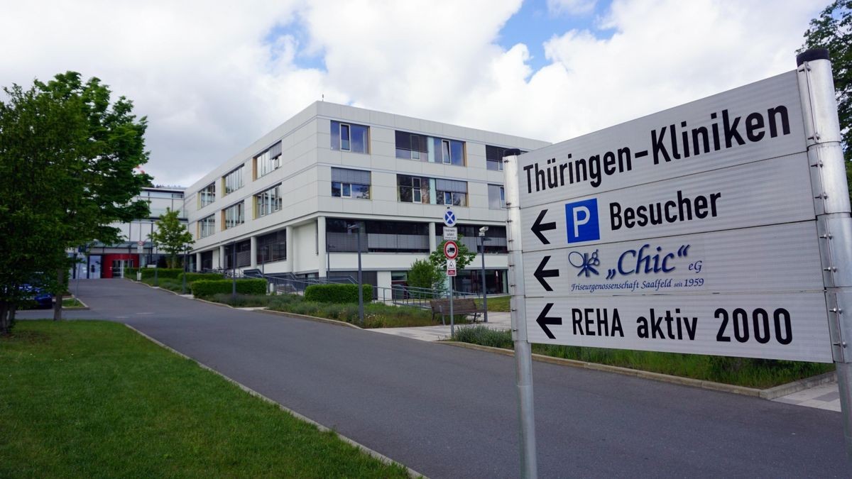 Die Thüringen-Kliniken in der Volkstedter Leite in Rudolstadt. Das Haus beherbergt eine Klinik für Innere Medizin, die Geriatrische Klinik, Palliativmedizin und ambulante Praxen.