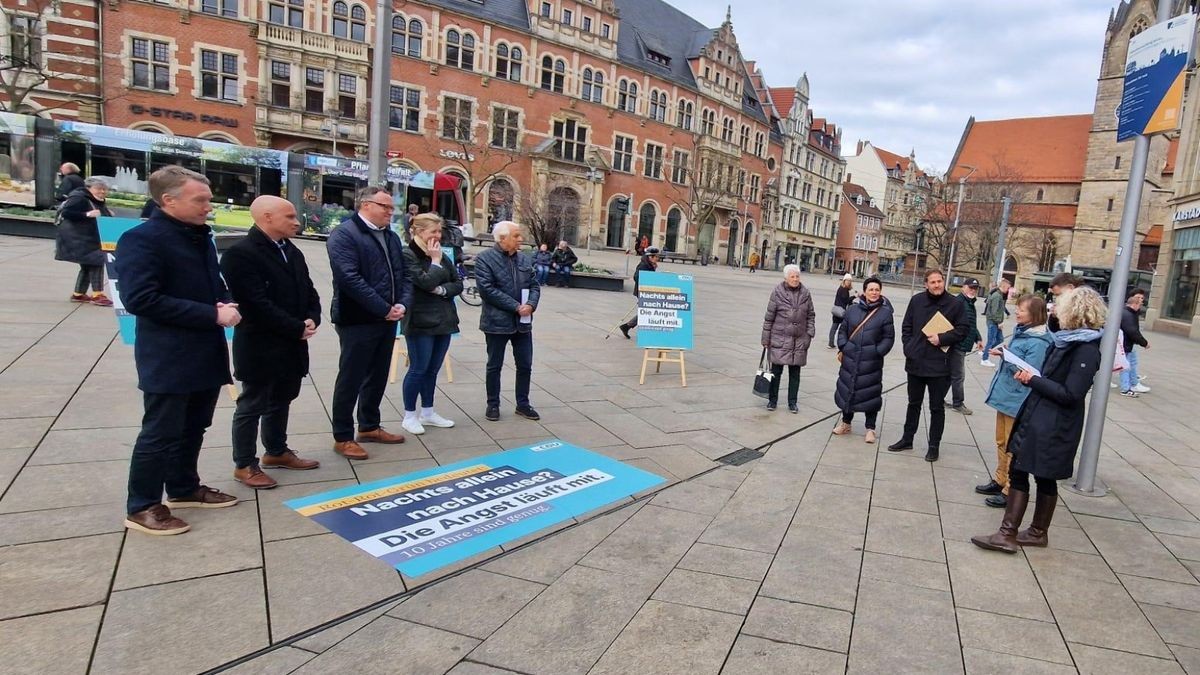 Auf dem Erfurter Anger haben CDU-Politiker am Dienstagvormittag einen Gesetzentwurf zur Videoüberwachung vorgestellt.