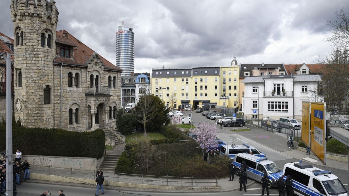 Der Weg zur Stadtrodaer Straße ist versperrt.