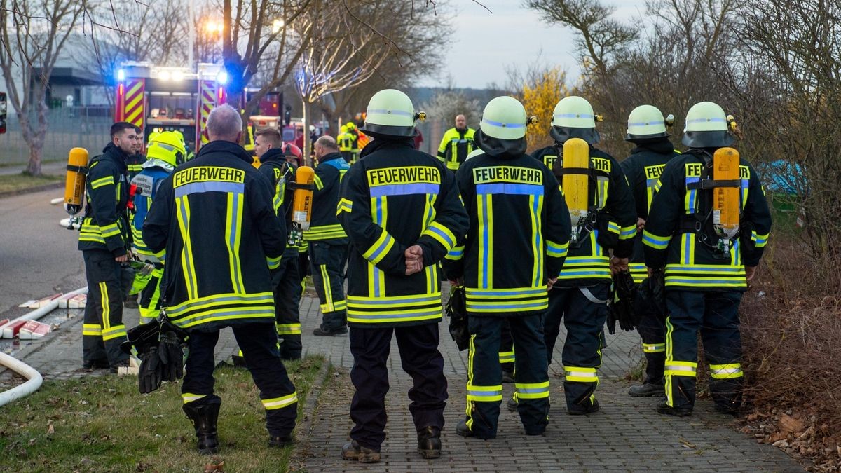 Rund 65 Feuerwehrleute waren im Einsatz.