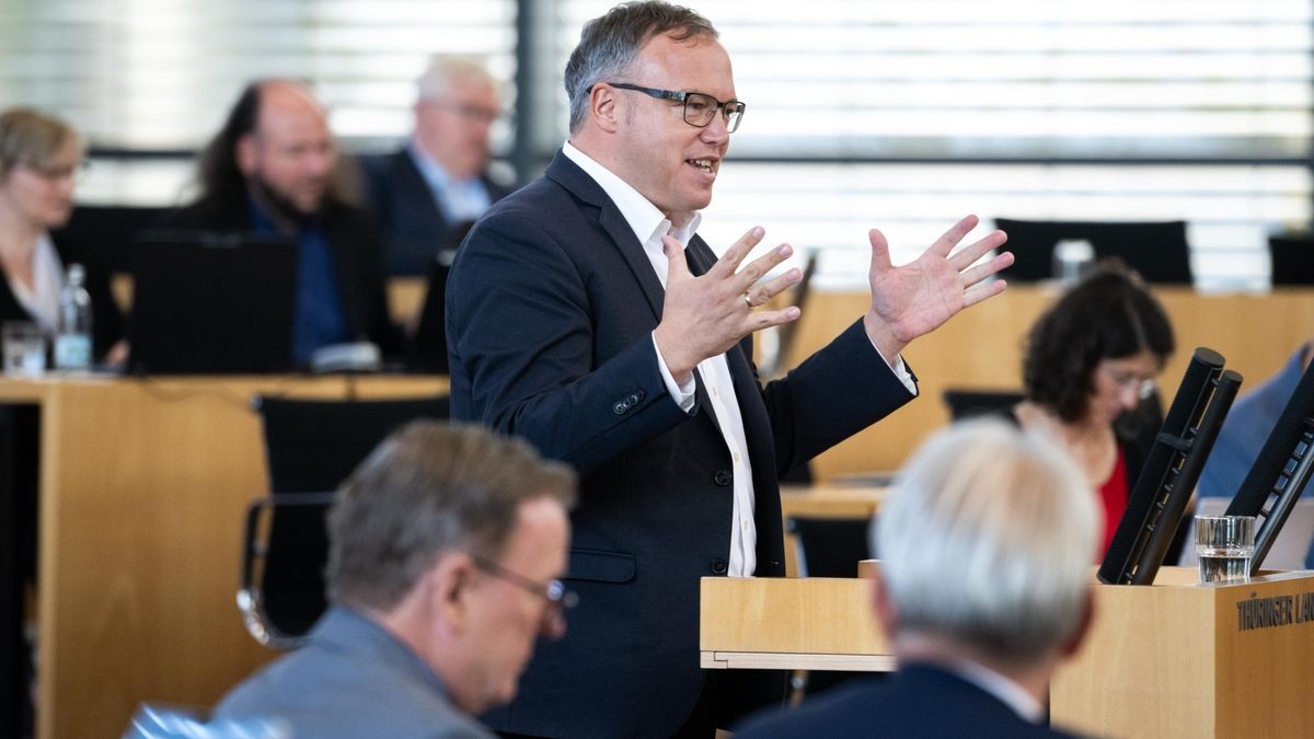 Mario Voigt, CDU-Fraktionschef, sagt:  „Wir werden diese Woche den Fraktionen im Landtag vorschlagen, das Ehrenamt als Staatsziel in die Verfassung aufzunehmen.“