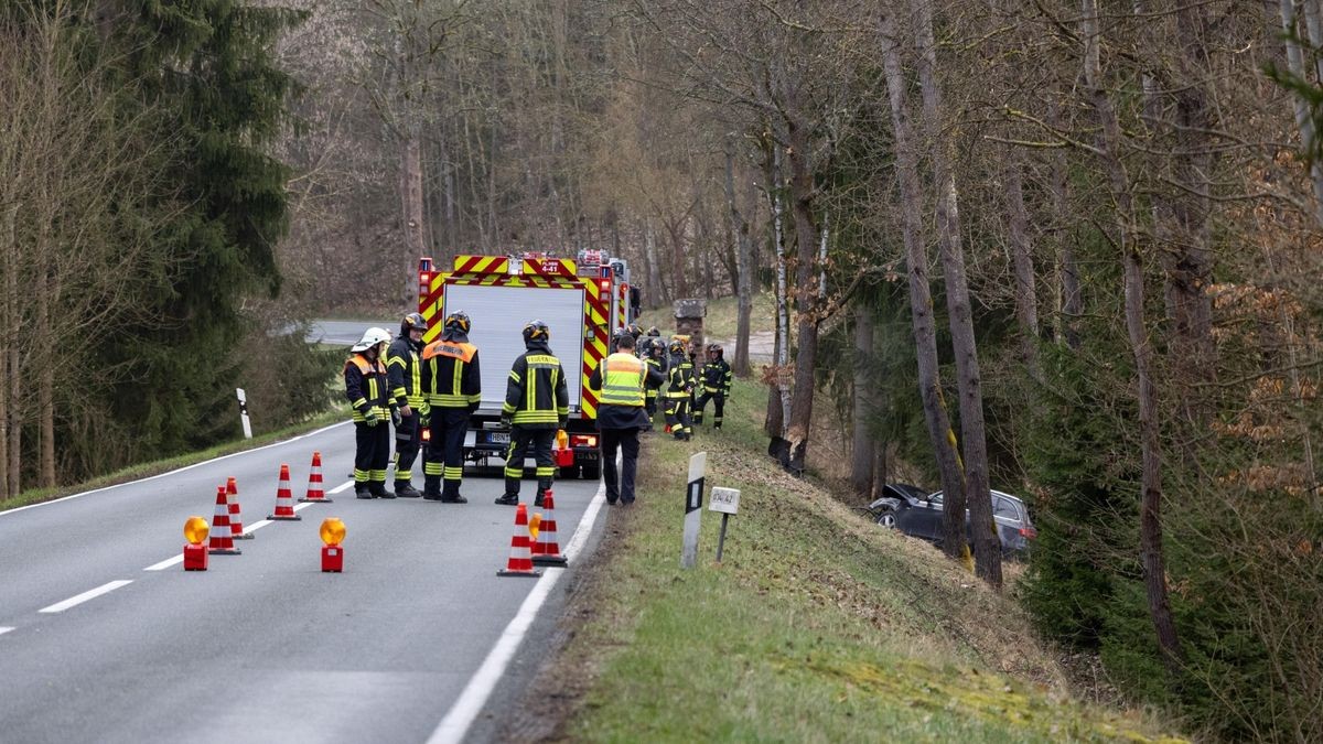 Die Polizei ermittelt zur Unfallursache.