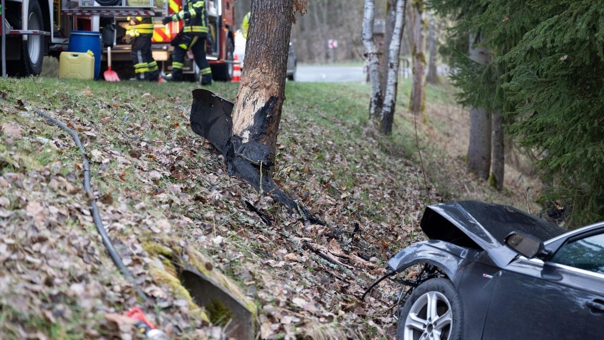 Die Polizei ermittelt zur Unfallursache.