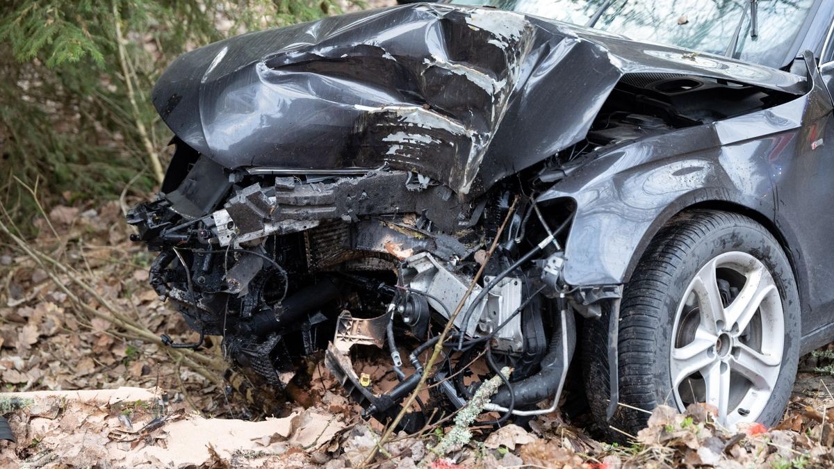 Zu einem schweren Verkehrsunfall ist es am Freitagmorgen im Landkreis Hildburghausen gekommen.