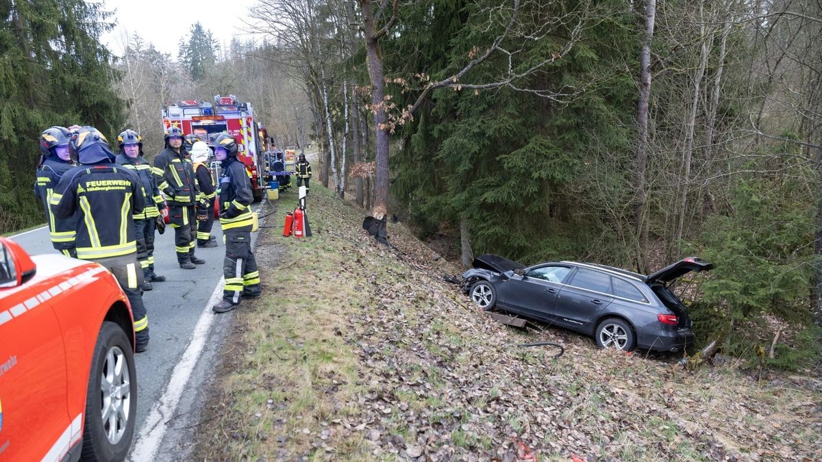 Die Polizei ermittelt zur Unfallursache.