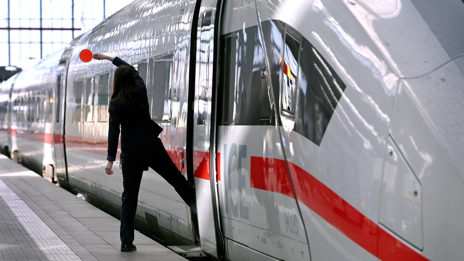 Deutsche Bahn Lokführer Gehalt steigt nach Einigung Was sie künftig verdienen