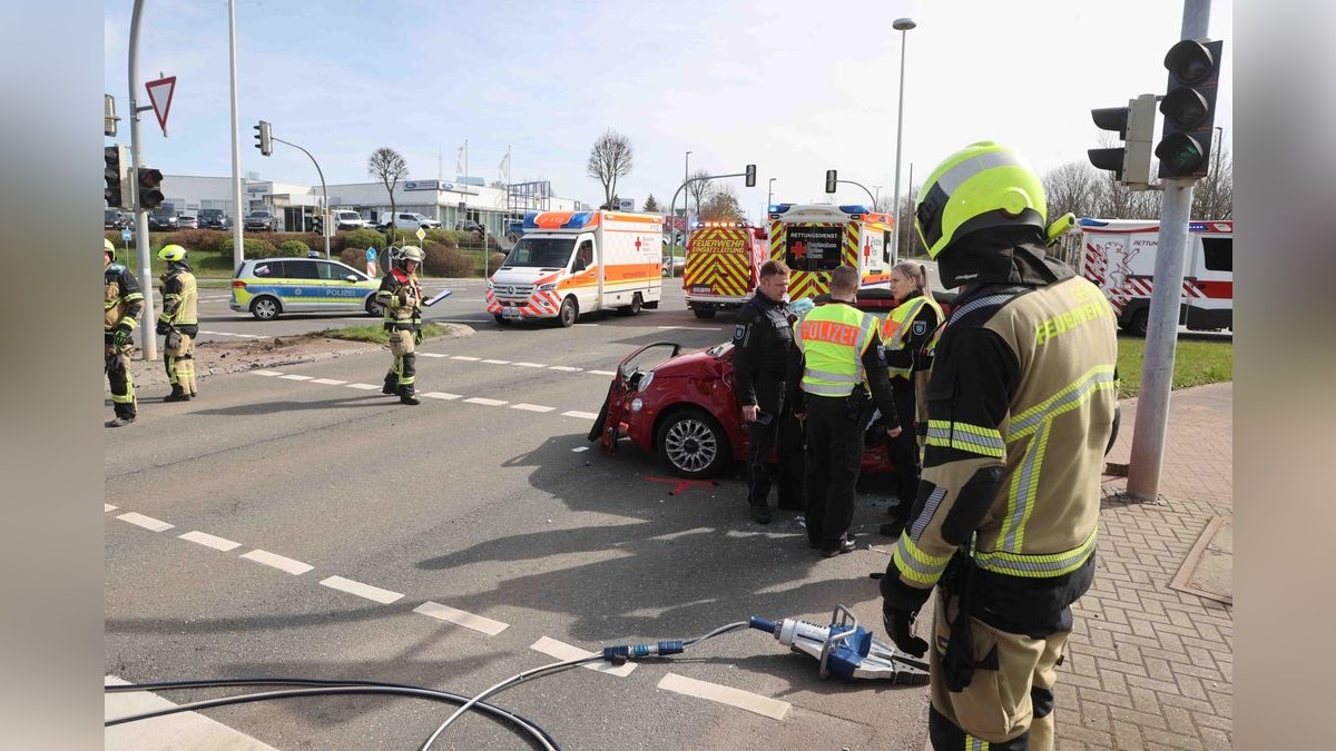 Bei einem Unfall auf der Kreuzung Straße des Bergmanns/Stadtring Süd-Ost sind am Dienstag sind mehrere Personen verletzt worden.