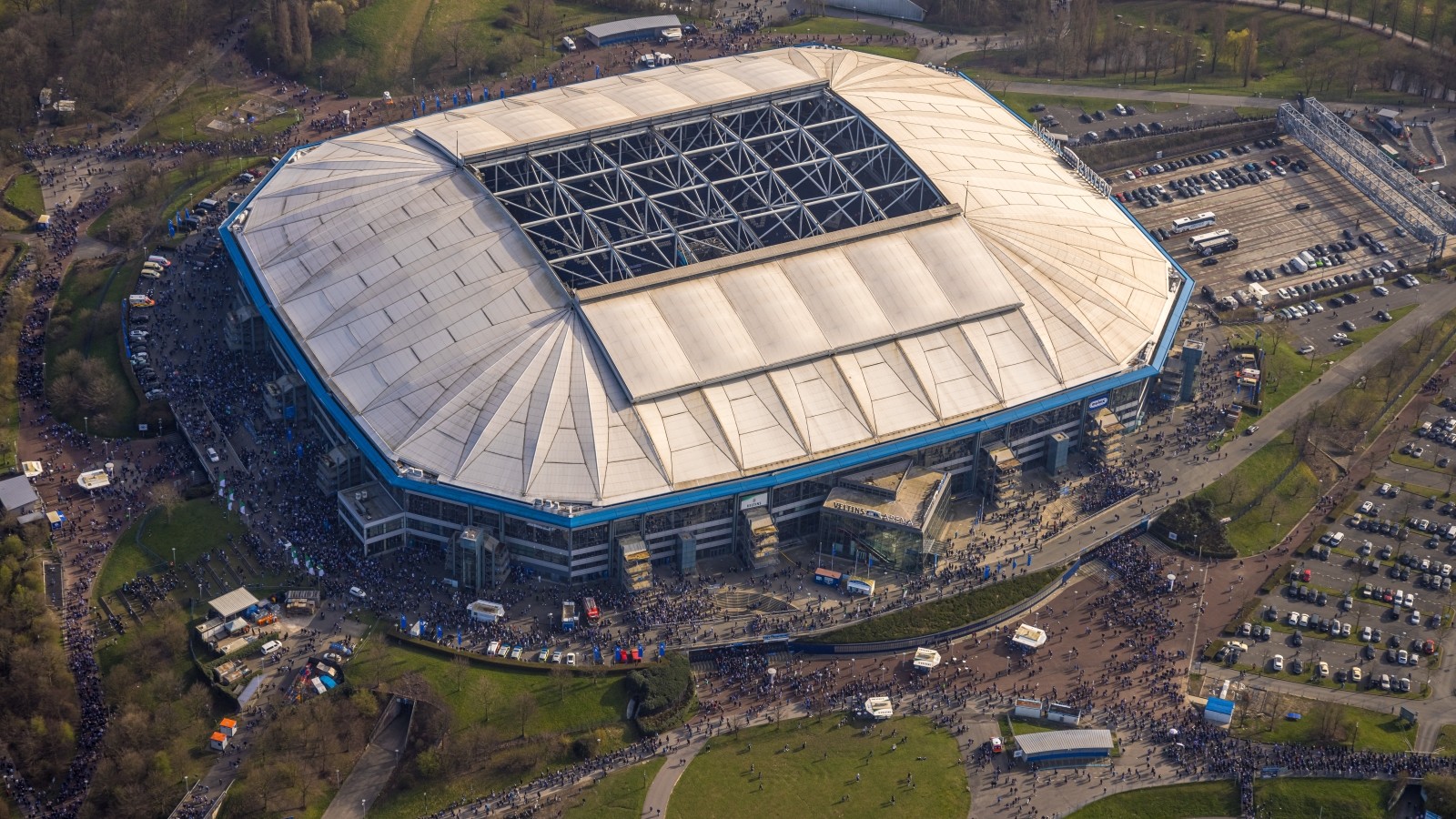 Veltins Arena Gelsenkirchen Bierpreis, Geschichte und Parken