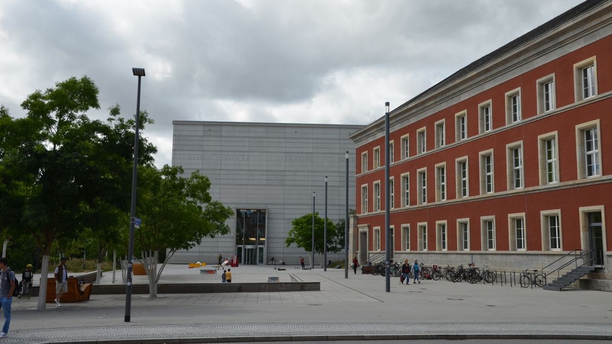 Am Montag, 1. April, soll es eine Mahnwache auf dem Stéphane-Hessel-Platz geben.