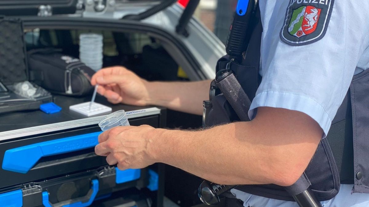 Drogentests positiv Polizei zieht zwei Fahrer aus Verkehr
